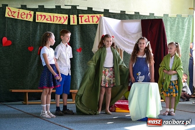 Zdjęcie w galerii na portalu naszraciborz.pl: Młodzi śpiewali, strażacy gasili i ratowali, reszta bawiła się świetnie. Dzień Dziecka w Rudach wiadomości z regionu