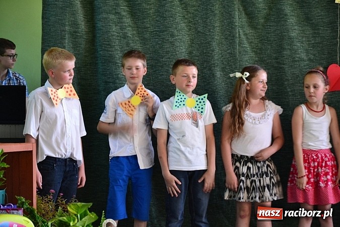 Zdjęcie w galerii na portalu naszraciborz.pl: Młodzi śpiewali, strażacy gasili i ratowali, reszta bawiła się świetnie. Dzień Dziecka w Rudach wiadomości z regionu