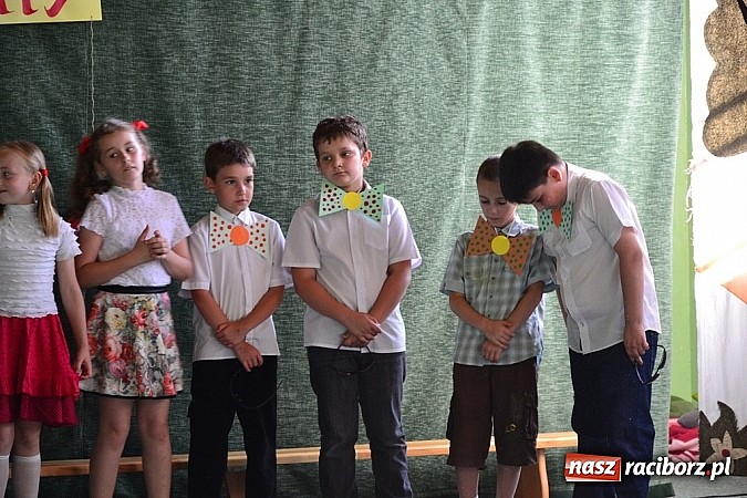 Zdjęcie w galerii na portalu naszraciborz.pl: Młodzi śpiewali, strażacy gasili i ratowali, reszta bawiła się świetnie. Dzień Dziecka w Rudach wiadomości z regionu