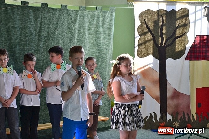 Zdjęcie w galerii na portalu naszraciborz.pl: Młodzi śpiewali, strażacy gasili i ratowali, reszta bawiła się świetnie. Dzień Dziecka w Rudach wiadomości z regionu