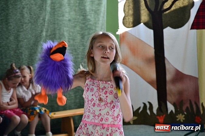 Zdjęcie w galerii na portalu naszraciborz.pl: Młodzi śpiewali, strażacy gasili i ratowali, reszta bawiła się świetnie. Dzień Dziecka w Rudach wiadomości z regionu