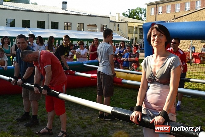 Zdjęcie w galerii na portalu naszraciborz.pl: Młodzi śpiewali, strażacy gasili i ratowali, reszta bawiła się świetnie. Dzień Dziecka w Rudach wiadomości z regionu