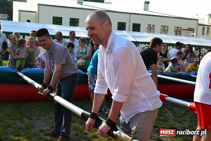 Zdjęcie w galerii na portalu naszraciborz.pl: Młodzi śpiewali, strażacy gasili i ratowali, reszta bawiła się świetnie. Dzień Dziecka w Rudach wiadomości z regionu