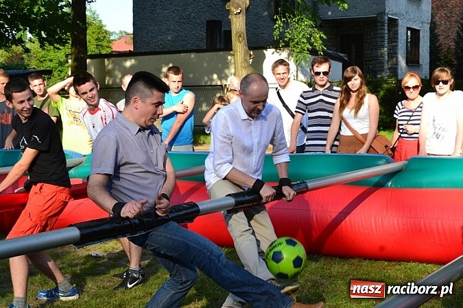 Zdjęcie w galerii na portalu naszraciborz.pl: Młodzi śpiewali, strażacy gasili i ratowali, reszta bawiła się świetnie. Dzień Dziecka w Rudach wiadomości z regionu