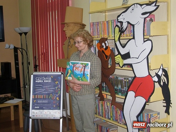 Zdjęcie w galerii na portalu naszraciborz.pl: Czytanie i kóz podkuwanie w bibliotece  wiadomości z regionu