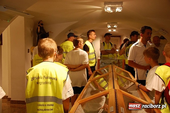 Zdjęcie w galerii na portalu naszraciborz.pl: Uczestnicy projektu Przez sport do zdrowia zwiedzili raciborski zamek wiadomości z regionu