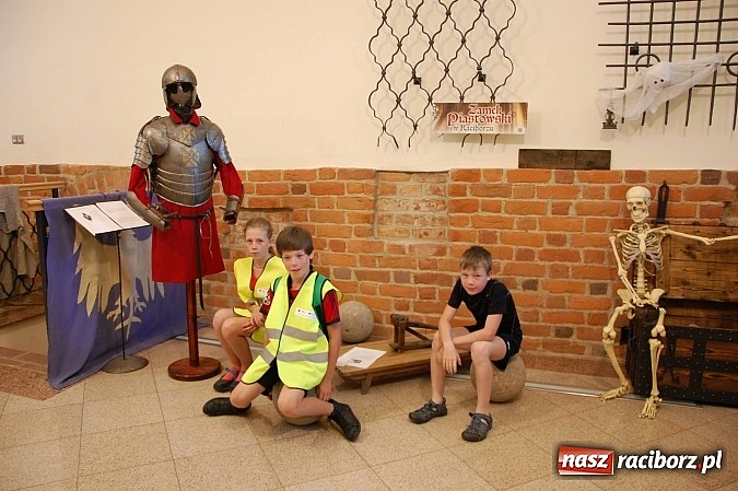 Zdjęcie w galerii na portalu naszraciborz.pl: Uczestnicy projektu Przez sport do zdrowia zwiedzili raciborski zamek wiadomości z regionu