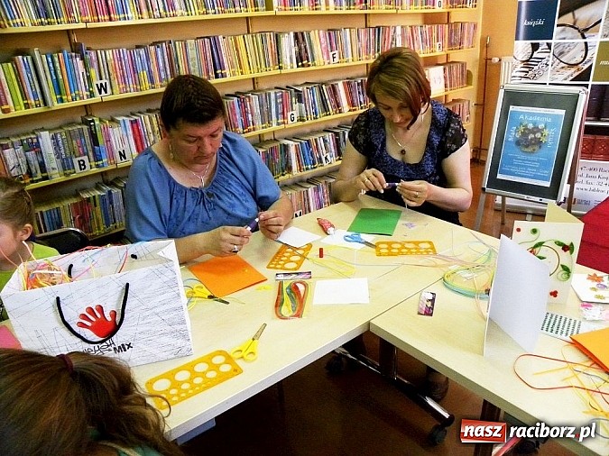 Zdjęcie w galerii na portalu naszraciborz.pl: Quilling raz jeszcze w bibliotece wiadomości z regionu
