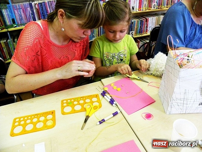 Zdjęcie w galerii na portalu naszraciborz.pl: Quilling raz jeszcze w bibliotece wiadomości z regionu
