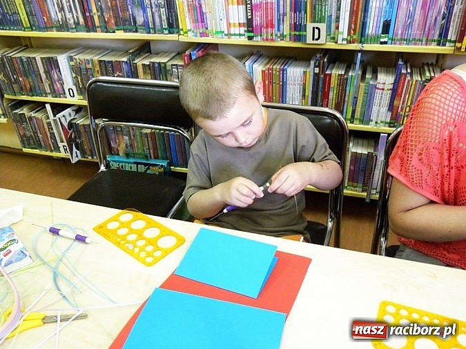 Zdjęcie w galerii na portalu naszraciborz.pl: Quilling raz jeszcze w bibliotece wiadomości z regionu