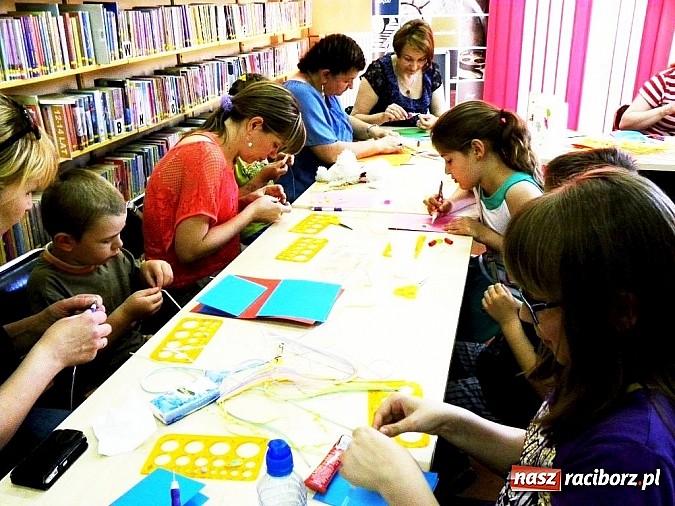 Zdjęcie w galerii na portalu naszraciborz.pl: Quilling raz jeszcze w bibliotece wiadomości z regionu