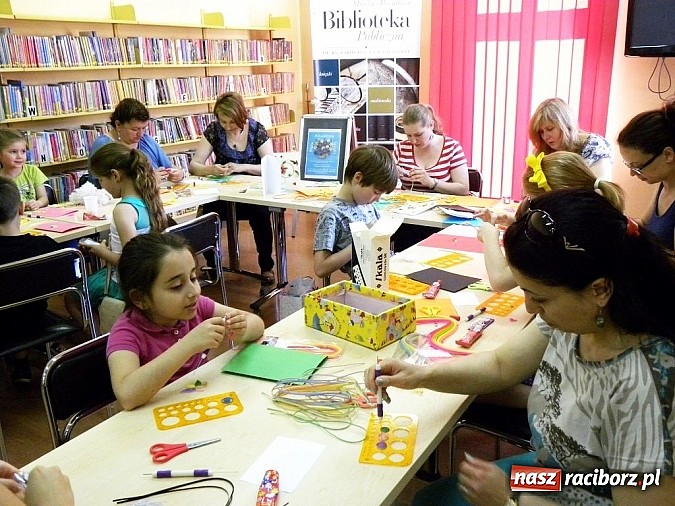 Zdjęcie w galerii na portalu naszraciborz.pl: Quilling raz jeszcze w bibliotece wiadomości z regionu