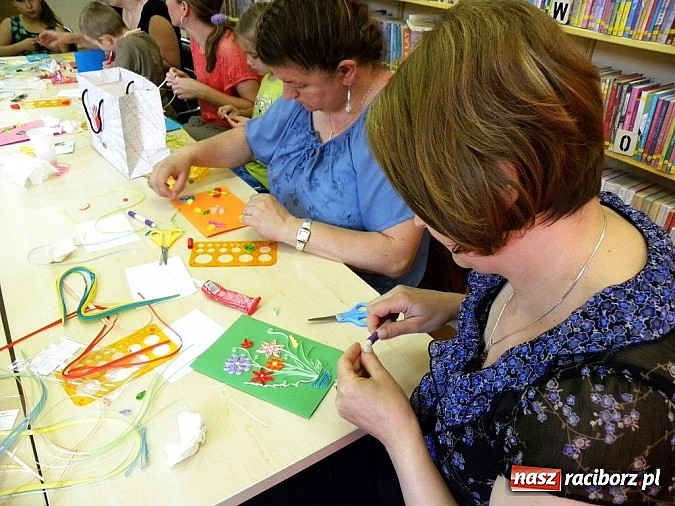 Zdjęcie w galerii na portalu naszraciborz.pl: Quilling raz jeszcze w bibliotece wiadomości z regionu