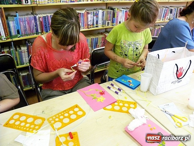 Zdjęcie w galerii na portalu naszraciborz.pl: Quilling raz jeszcze w bibliotece wiadomości z regionu