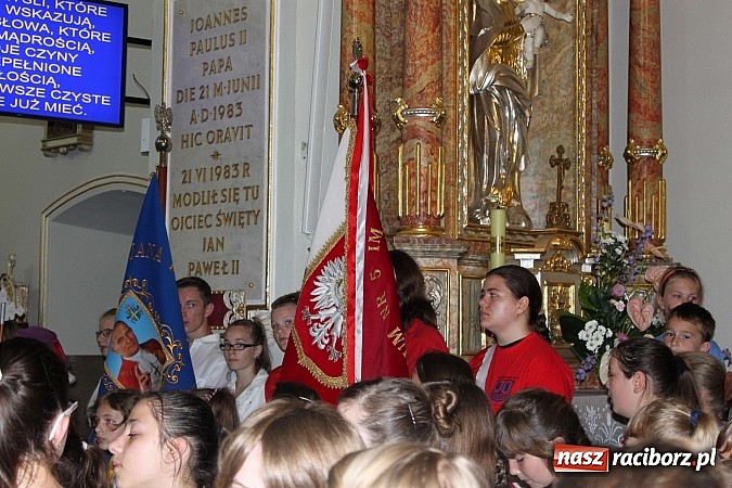Zdjęcie w galerii na portalu naszraciborz.pl: Uczniowie z Piątki na zlocie szkół im. Jana Pawła II na Górze św, Anny wiadomości z regionu