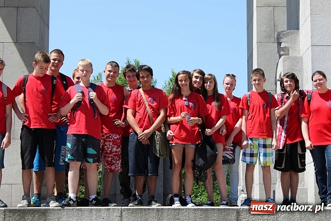 Zdjęcie w galerii na portalu naszraciborz.pl: Uczniowie z Piątki na zlocie szkół im. Jana Pawła II na Górze św, Anny wiadomości z regionu