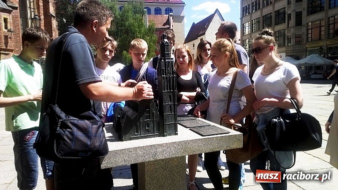 Zdjęcie w galerii na portalu naszraciborz.pl: Wrocław na trasie wycieczki III b z Gimnazjum Nr 5 wiadomości z regionu