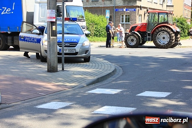 Zdjęcie w galerii na portalu naszraciborz.pl: Na Kościuszki ford zderzył się z traktorem wiadomości z regionu