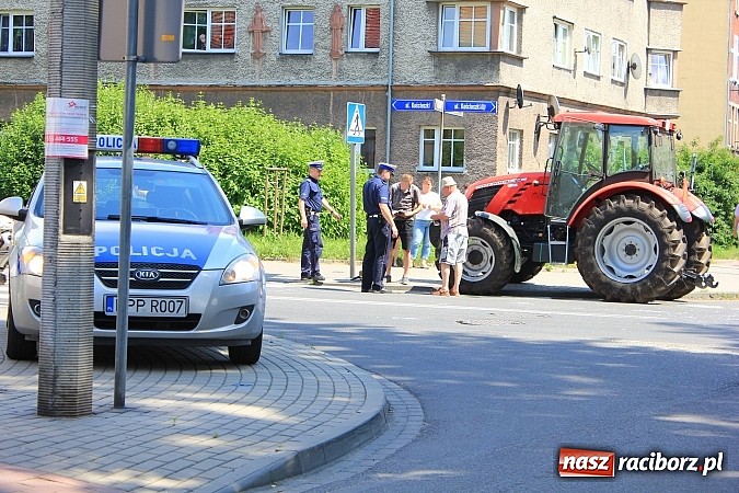 Zdjęcie w galerii na portalu naszraciborz.pl: Na Kościuszki ford zderzył się z traktorem wiadomości z regionu