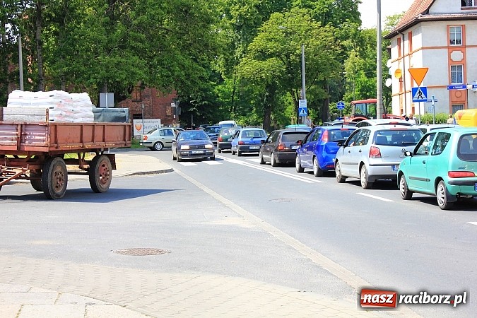 Zdjęcie w galerii na portalu naszraciborz.pl: Na Kościuszki ford zderzył się z traktorem wiadomości z regionu