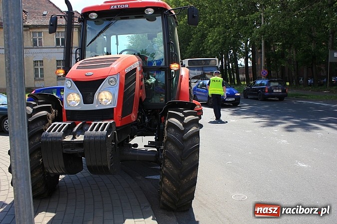 Zdjęcie w galerii na portalu naszraciborz.pl: Na Kościuszki ford zderzył się z traktorem wiadomości z regionu