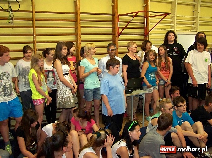 Zdjęcie w galerii na portalu naszraciborz.pl: Venugopal Menon w murach Gimnazjum nr 5 wiadomości z regionu