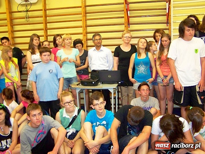 Zdjęcie w galerii na portalu naszraciborz.pl: Venugopal Menon w murach Gimnazjum nr 5 wiadomości z regionu