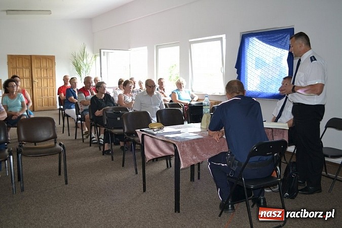 Zdjęcie w galerii na portalu naszraciborz.pl: Seniorzy z Kuźni Raciborskiej spotkali się z policjantami wiadomości z regionu