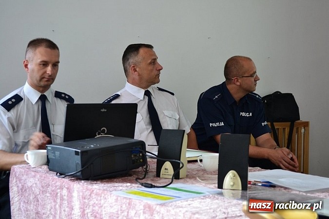 Zdjęcie w galerii na portalu naszraciborz.pl: Seniorzy z Kuźni Raciborskiej spotkali się z policjantami wiadomości z regionu
