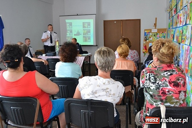 Zdjęcie w galerii na portalu naszraciborz.pl: Seniorzy z Kuźni Raciborskiej spotkali się z policjantami wiadomości z regionu