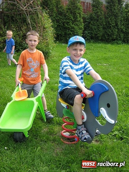 Zdjęcie w galerii na portalu naszraciborz.pl: Place zabaw z funduszów sołeckich w Łęgu i Nędzy wiadomości z regionu