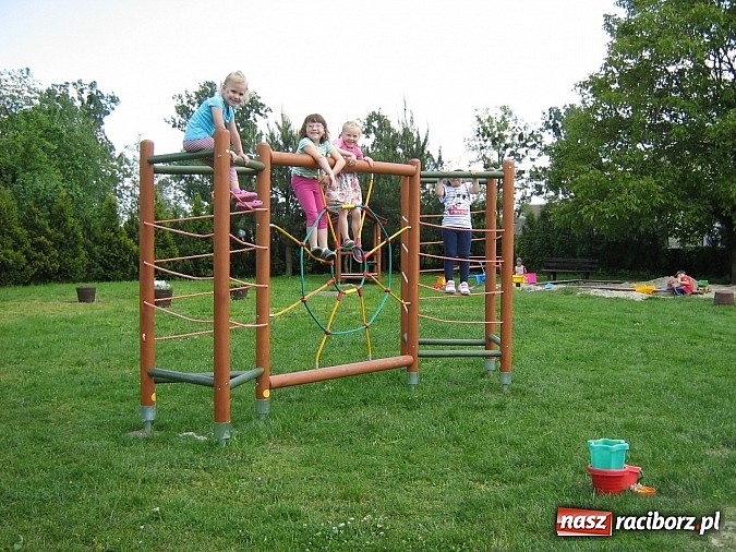 Zdjęcie w galerii na portalu naszraciborz.pl: Place zabaw z funduszów sołeckich w Łęgu i Nędzy wiadomości z regionu