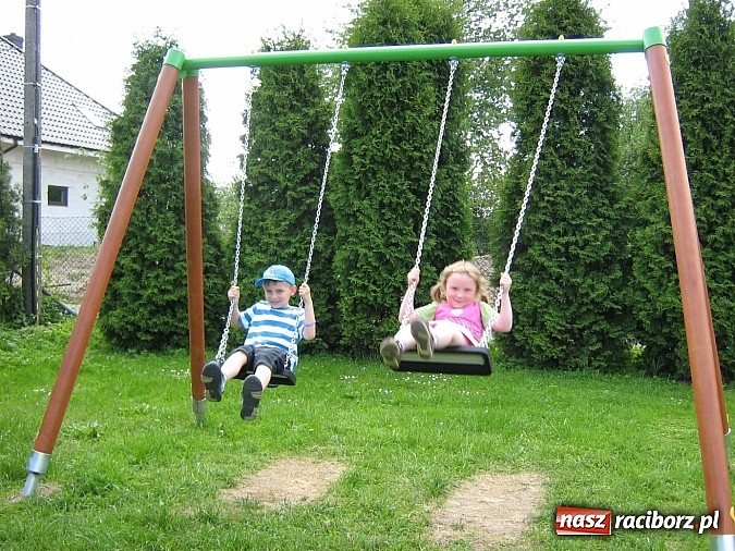 Zdjęcie w galerii na portalu naszraciborz.pl: Place zabaw z funduszów sołeckich w Łęgu i Nędzy wiadomości z regionu