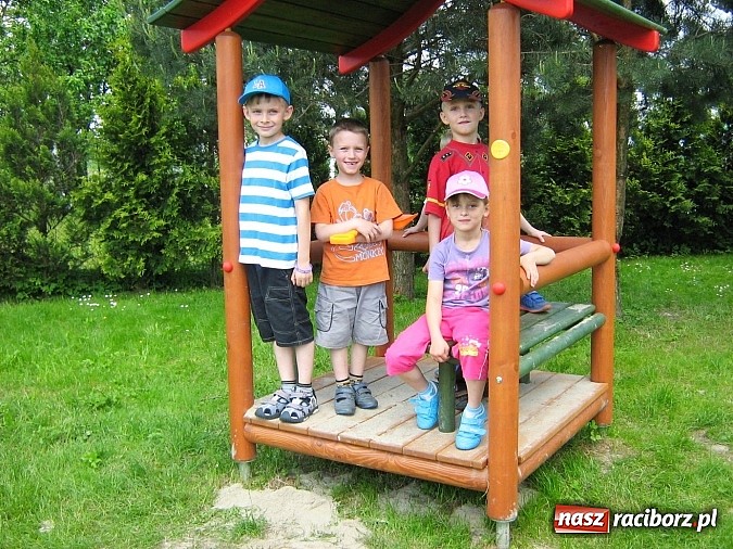 Zdjęcie w galerii na portalu naszraciborz.pl: Place zabaw z funduszów sołeckich w Łęgu i Nędzy wiadomości z regionu