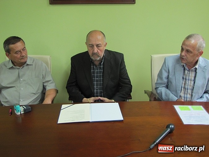 Zdjęcie w galerii na portalu naszraciborz.pl: Wykształcą studentów zawodowo. PWSZ ma umowę z firmą PIVEXIN wiadomości z regionu