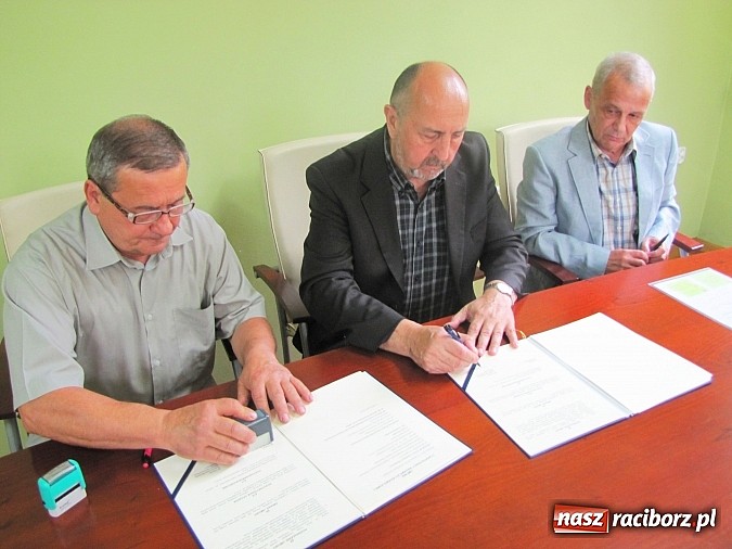 Zdjęcie w galerii na portalu naszraciborz.pl: Wykształcą studentów zawodowo. PWSZ ma umowę z firmą PIVEXIN wiadomości z regionu