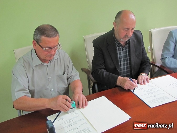 Zdjęcie w galerii na portalu naszraciborz.pl: Wykształcą studentów zawodowo. PWSZ ma umowę z firmą PIVEXIN wiadomości z regionu