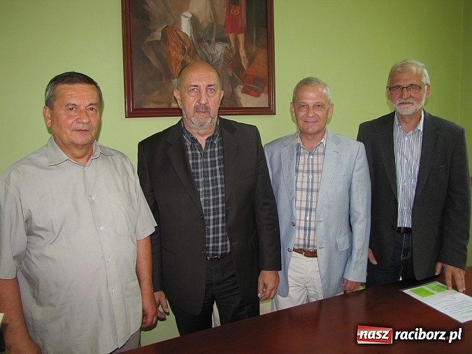 Zdjęcie w galerii na portalu naszraciborz.pl: Wykształcą studentów zawodowo. PWSZ ma umowę z firmą PIVEXIN wiadomości z regionu