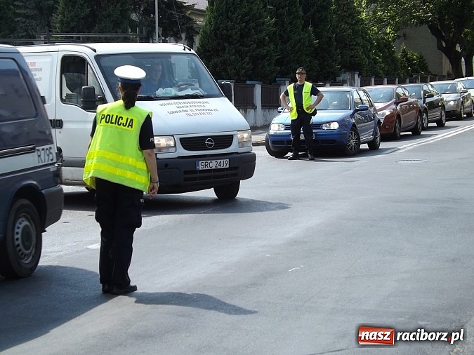 Zdjęcie w galerii na portalu naszraciborz.pl: Wyciek oleju z TIR-a na Kozielskiej. Ruch w centrum Raciborza sparaliżowany!  wiadomości z regionu