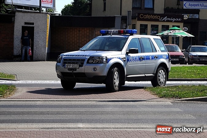 Zdjęcie w galerii na portalu naszraciborz.pl: Wyciek oleju z TIR-a na Kozielskiej. Ruch w centrum Raciborza sparaliżowany!  wiadomości z regionu