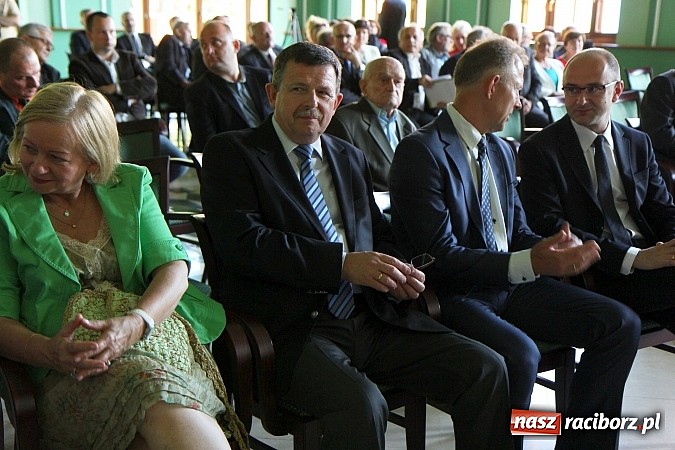 Zdjęcie w galerii na portalu naszraciborz.pl: Filary Ziemi Raciborskiej: znamy już laureat&oacute;w sz&oacute;stej edycji konkursu wiadomości z regionu