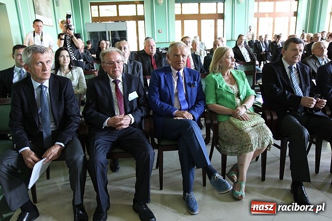 Zdjęcie w galerii na portalu naszraciborz.pl: Filary Ziemi Raciborskiej: znamy już laureat&oacute;w sz&oacute;stej edycji konkursu wiadomości z regionu