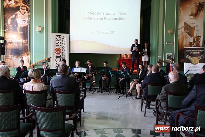 Zdjęcie w galerii na portalu naszraciborz.pl: Filary Ziemi Raciborskiej: znamy już laureat&oacute;w sz&oacute;stej edycji konkursu wiadomości z regionu