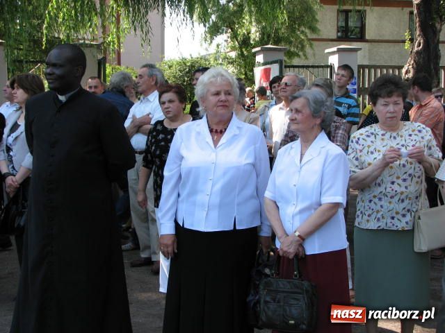 Zdjęcie w galerii na portalu naszraciborz.pl: Księża zapewnili przejazd syrenką wiadomości z regionu