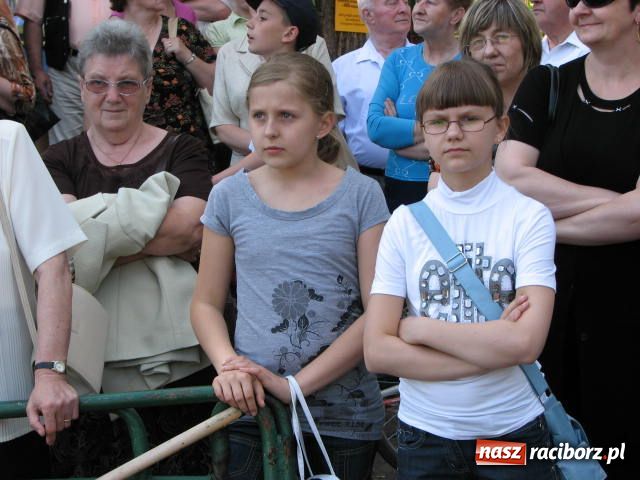 Zdjęcie w galerii na portalu naszraciborz.pl: Księża zapewnili przejazd syrenką wiadomości z regionu