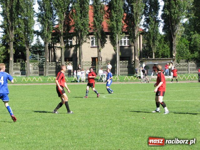 Zdjęcie w galerii na portalu naszraciborz.pl: Księża zapewnili przejazd syrenką wiadomości z regionu