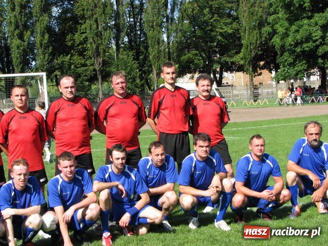 Zdjęcie w galerii na portalu naszraciborz.pl: Księża zapewnili przejazd syrenką wiadomości z regionu