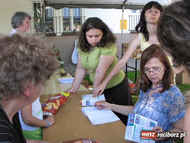 Zdjęcie w galerii na portalu naszraciborz.pl: Księża zapewnili przejazd syrenką wiadomości z regionu