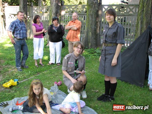 Zdjęcie w galerii na portalu naszraciborz.pl: Księża zapewnili przejazd syrenką wiadomości z regionu