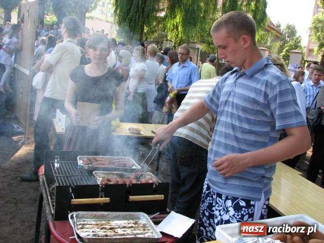 Zdjęcie w galerii na portalu naszraciborz.pl: Księża zapewnili przejazd syrenką wiadomości z regionu